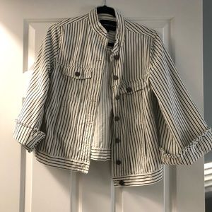 who what wear striped jacket